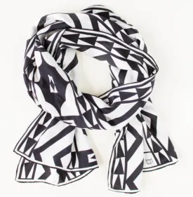 Black & White, Scarf